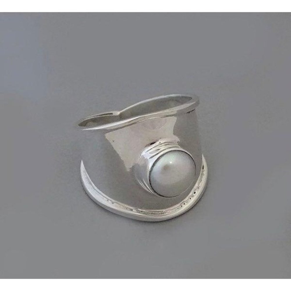 Sterling Silver pearl Ring sz 6